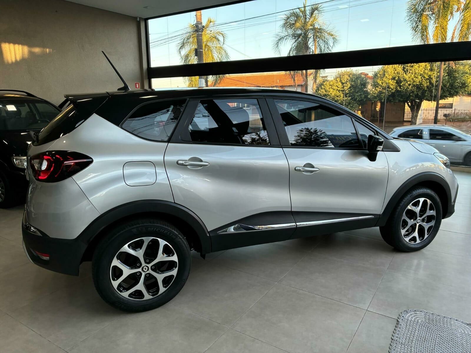 Imagem do veículo  RENAULT CAPTUR INTENSE